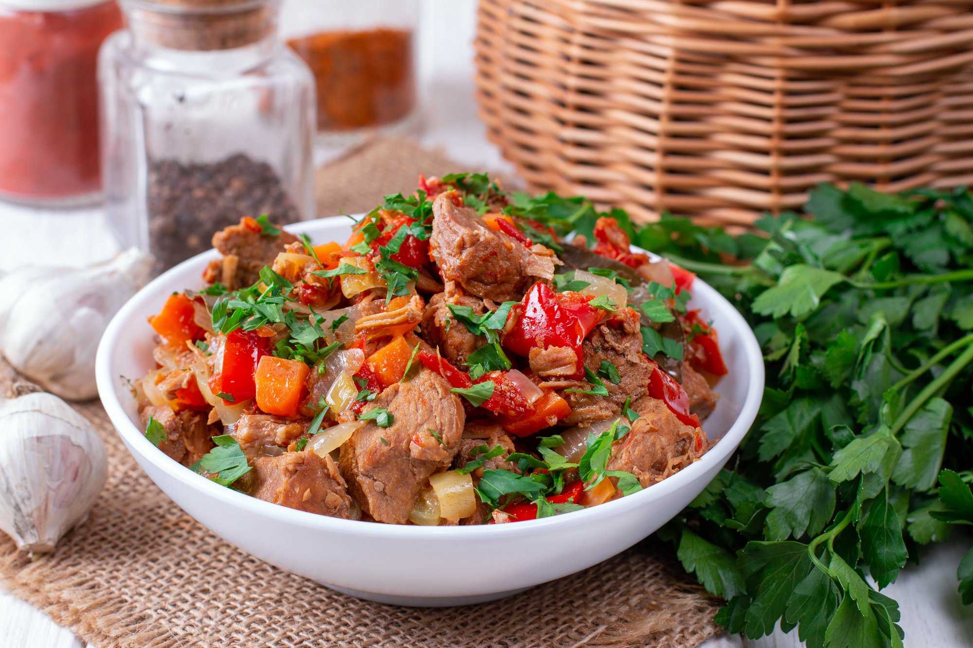 Свинина на сковороде — простые и вкусные рецепты