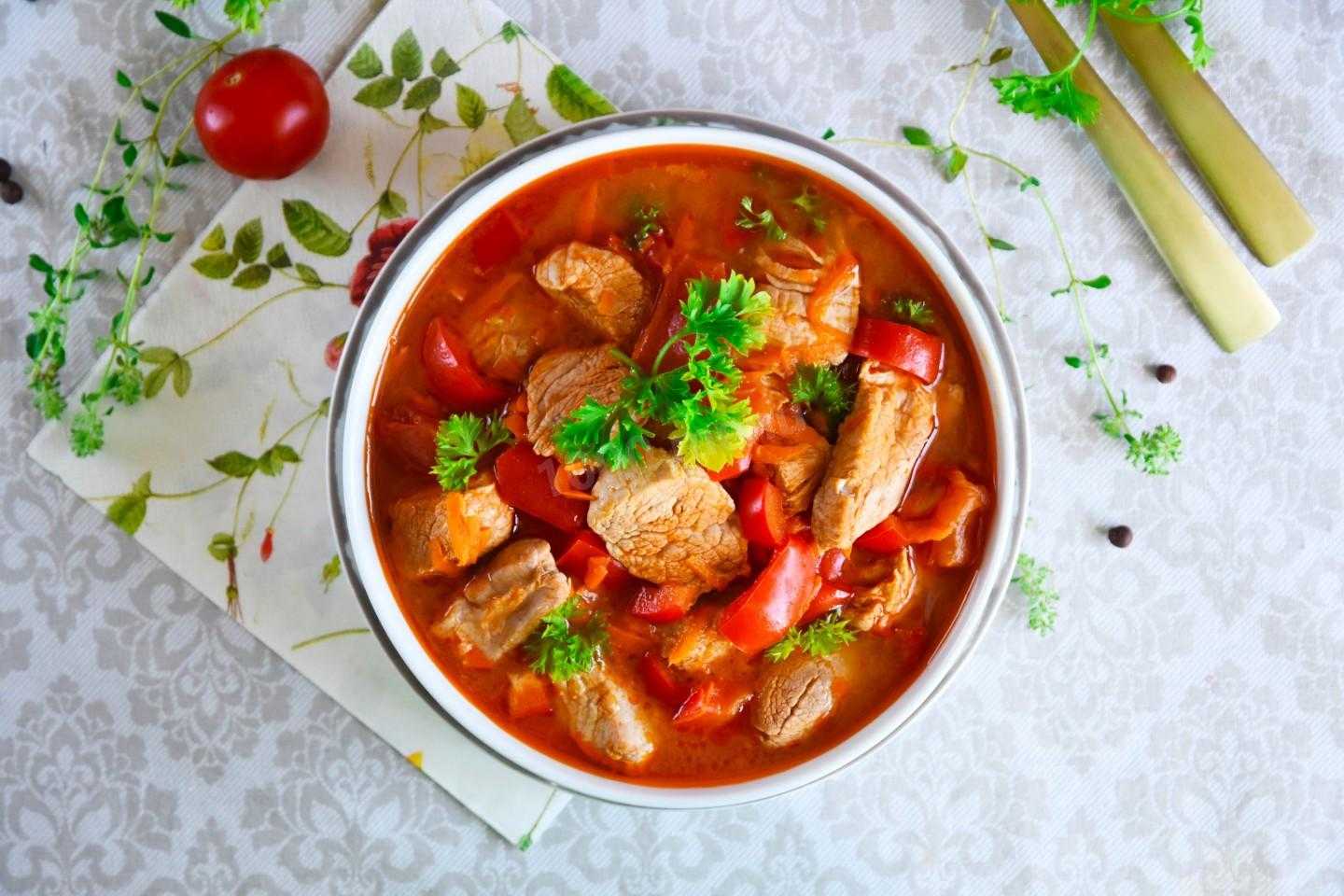 Гуляш из куриного филе – впечатляет! разные варианты гуляша из куриного филе с подливой на сметане, томате, сливках, с грибами