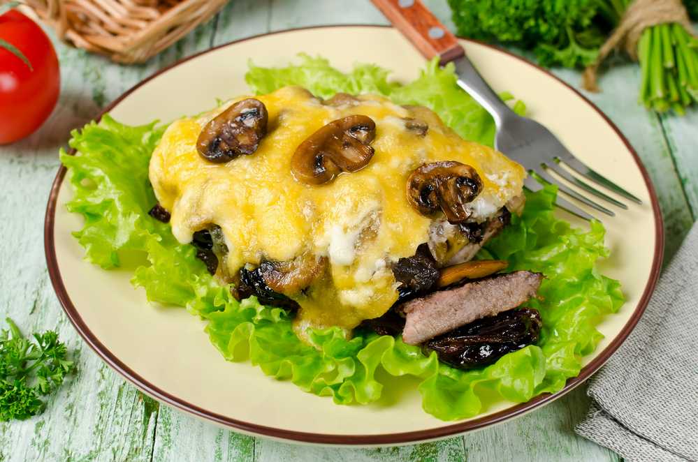 Мясо по-французски в духовке из свинины: 7 вкусных рецептов