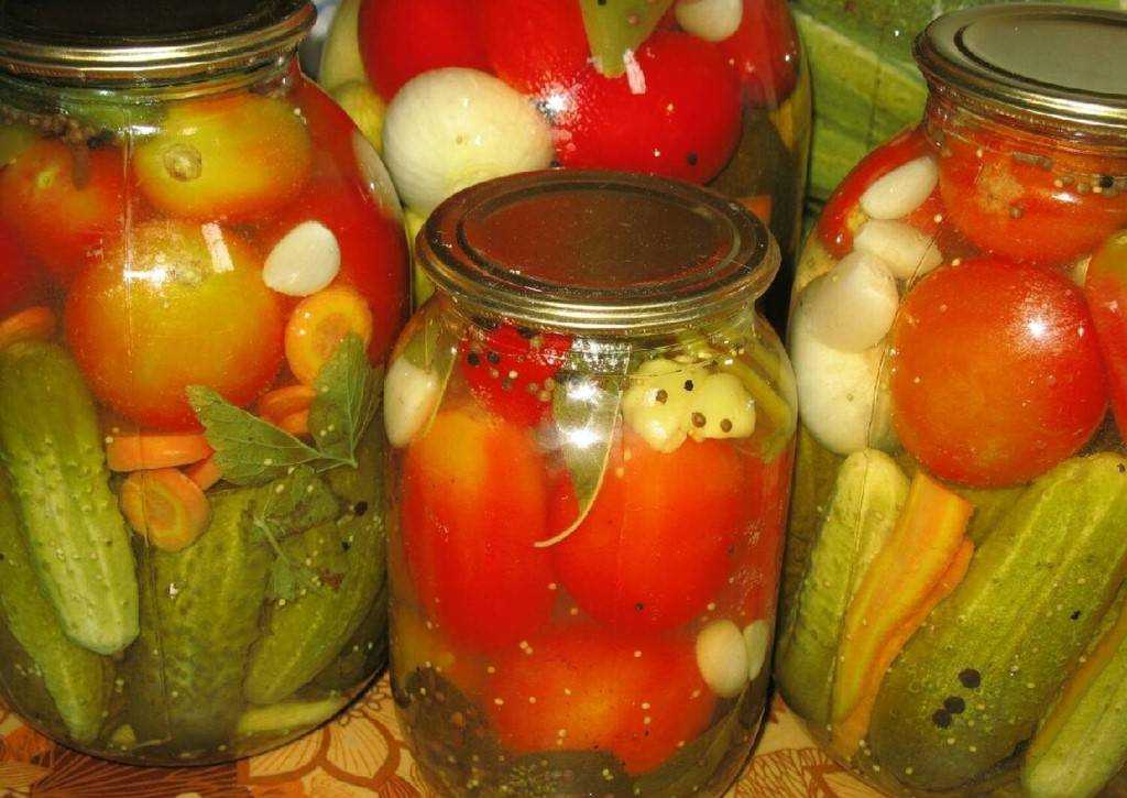 Ассорти из помидоров и огурцов на зиму: самые вкусные рецепты
