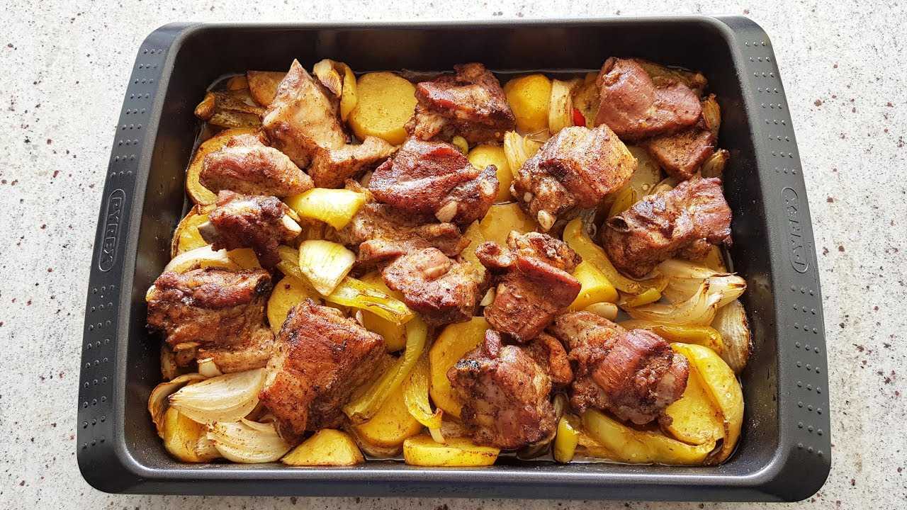 Свиные рёбрышки с картошкой в духовке — простые и вкусные рецепты