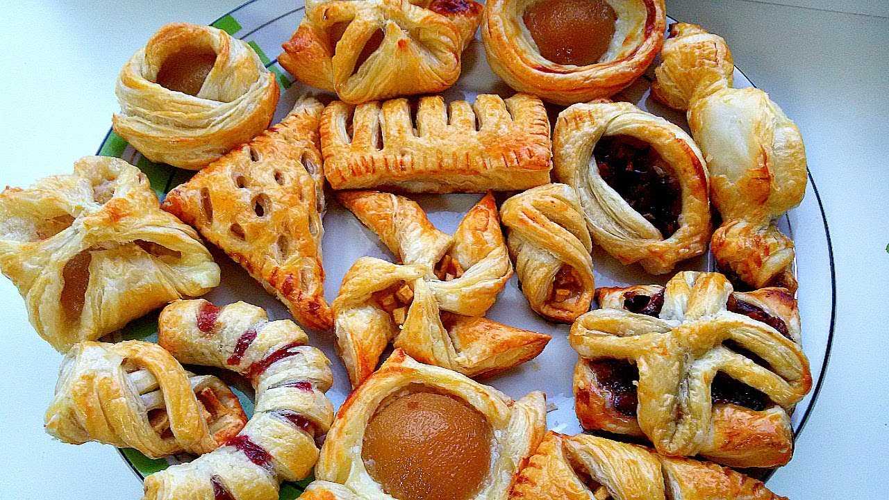Из слоеного теста выпечка всегда получается вкусной и готовится быстро Смотрите рецепт эффектного пирога с вареньем