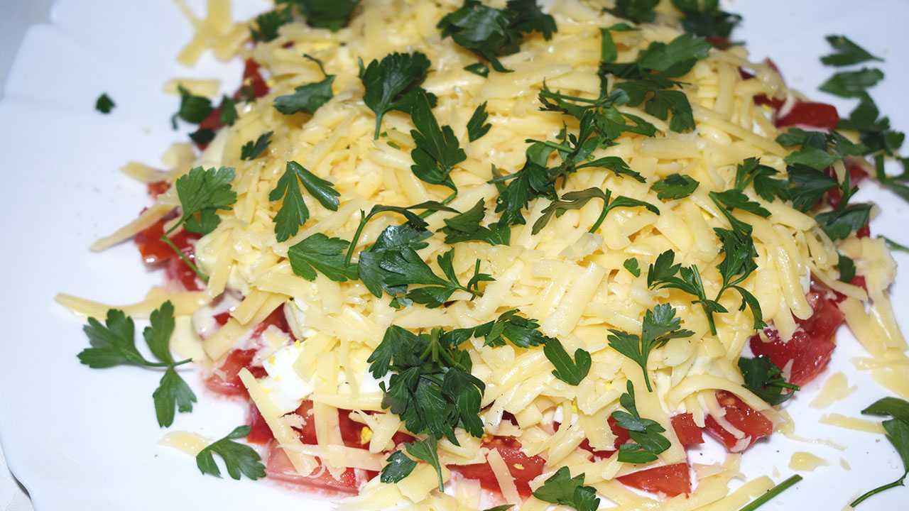 Салат с помидорами - вкусные рецепты