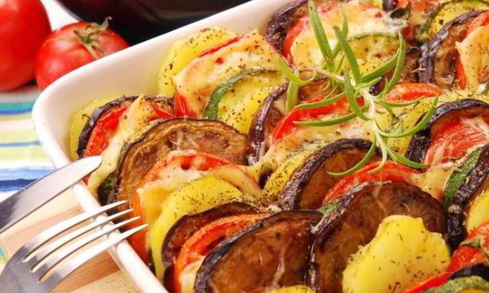 Салат с баклажанами, помидорами и сыром пошаговый рецепт