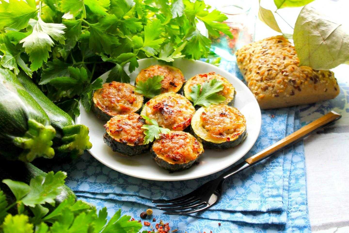 Фаршированные кабачки мясным фаршем, запечённые в духовке. быстро и вкусно!