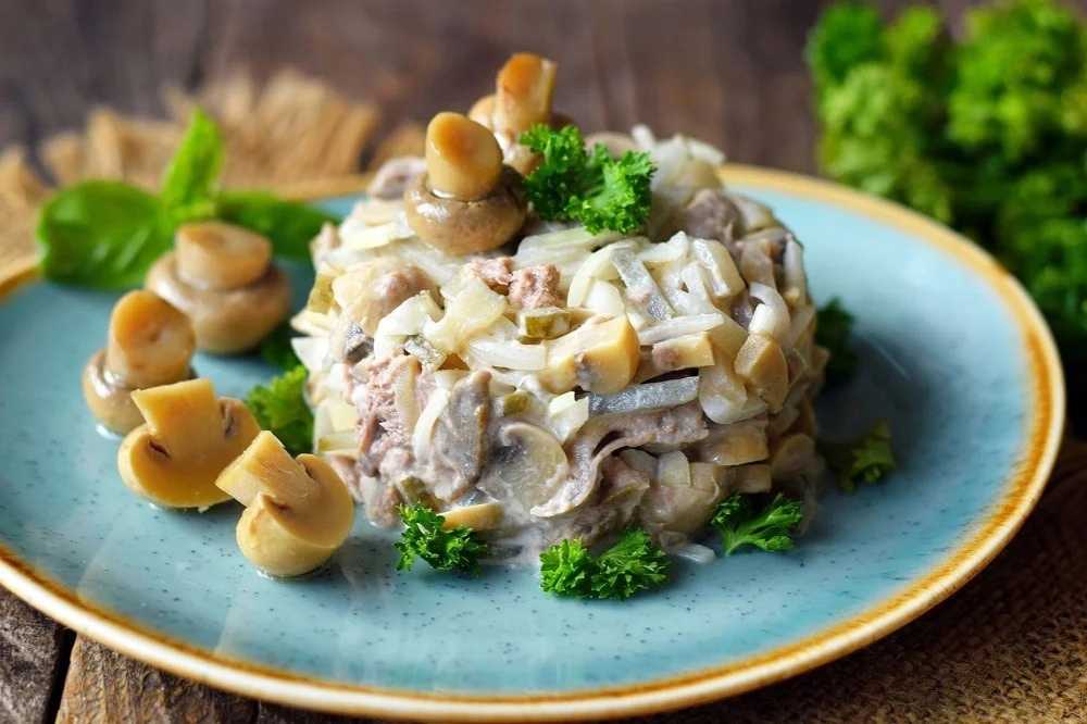 Салат с курицей и грибами - 12 вкусных рецептов приготовления