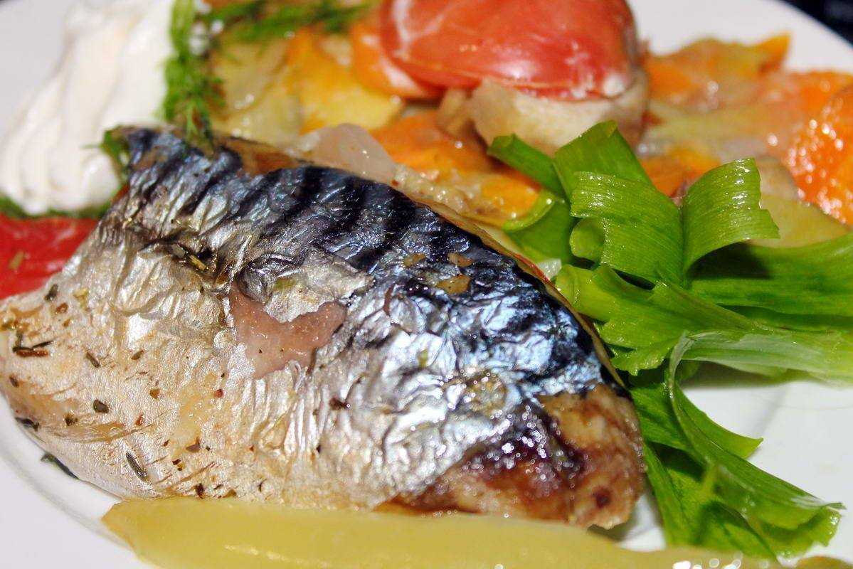 Толстолобик запеченный в духовке целиком - вкусный рецепт