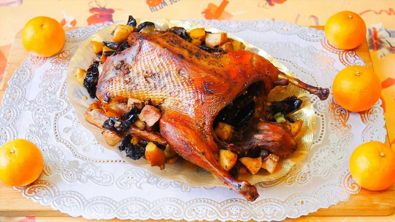 Утка с яблоками в духовке: самые вкусные рецепты приготовления