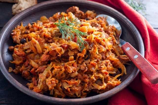Бигус - это второе блюдо из мяса и капусты. экопарк  z