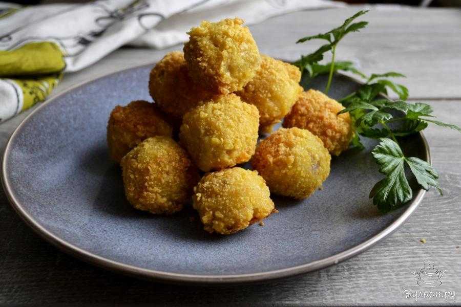 Картофельные шарики из пюре, с сыром, фаршем и ветчиной - рецепты во фритюре и в духовке