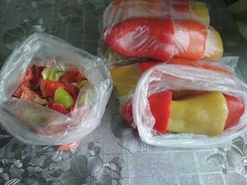 Сладкий перец в морозилку на зиму. Заготовки на зиму в морозилку. Перцы для фаршировки на зиму заморозка. Заморозить перец болгарский на зиму. Заморозить болгарский перец на зиму в морозилке.