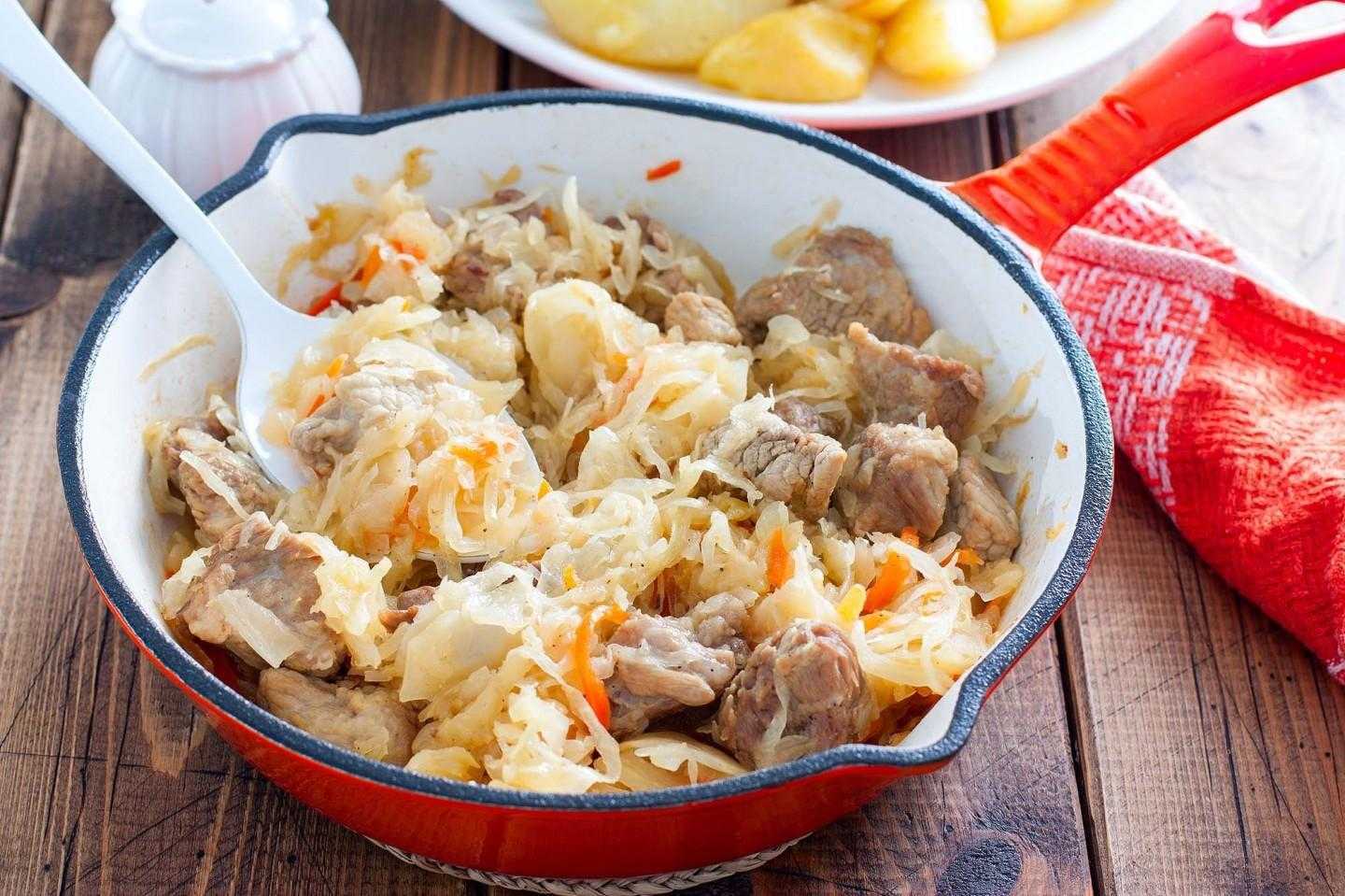 Тушенная капуста с мясом и картошкой. 3 простых рецепта с фото