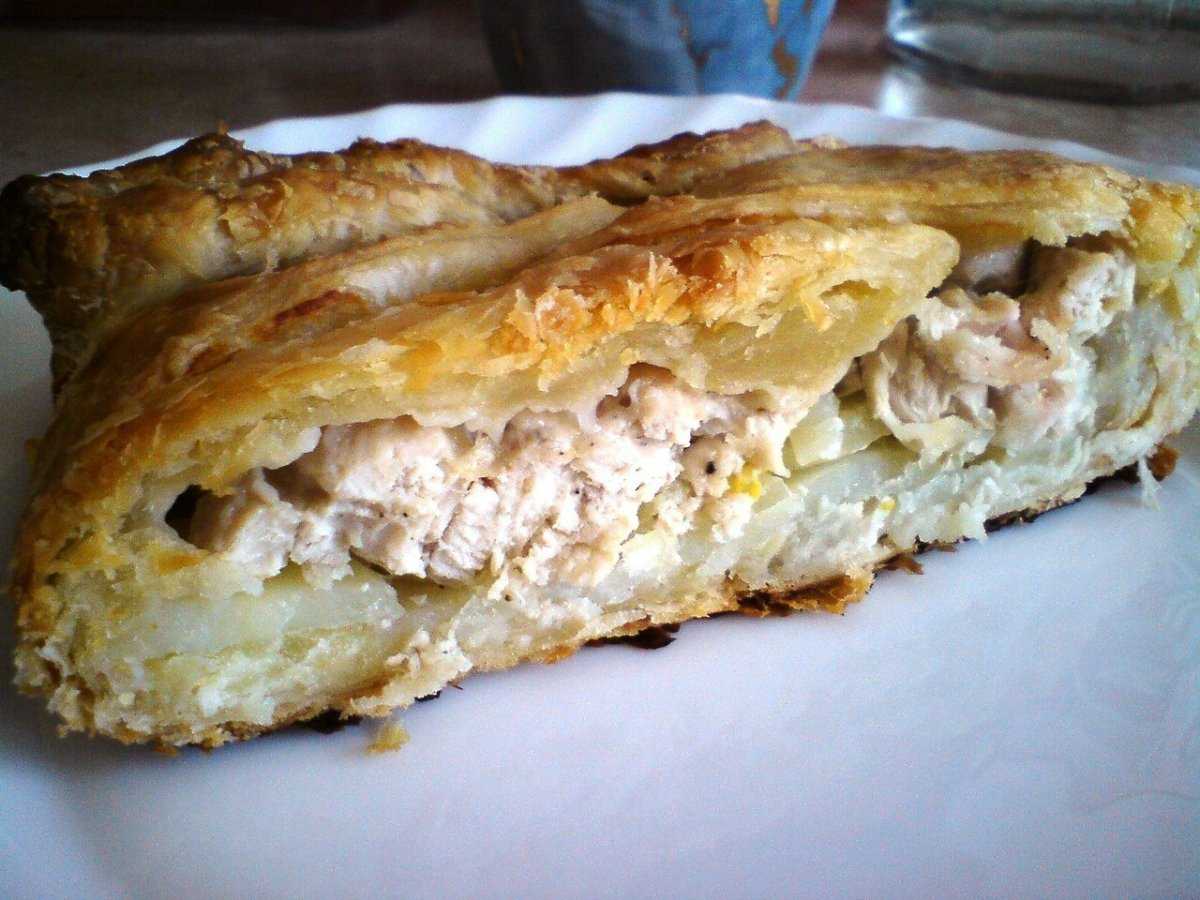 Курник из слоеного теста на праздничном столе: добавь курицу и картошку! как приготовить курник с курицей и картошкой из слоеного теста