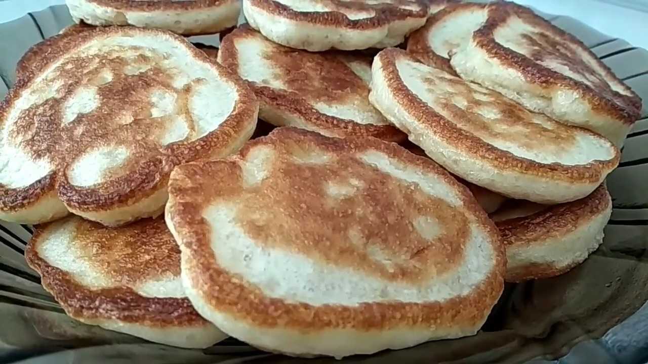 Оладьи на молоке: 6 рецептов для быстрой и пышной выпечки