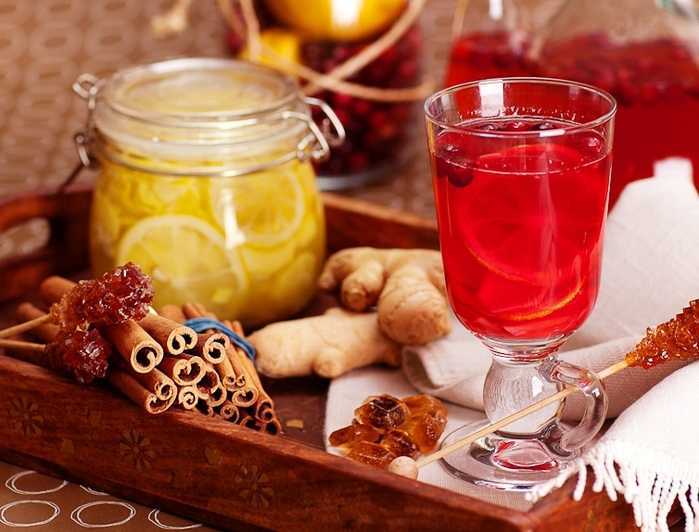 Чай с клюквой, имбирем, лимоном, медом, мятой