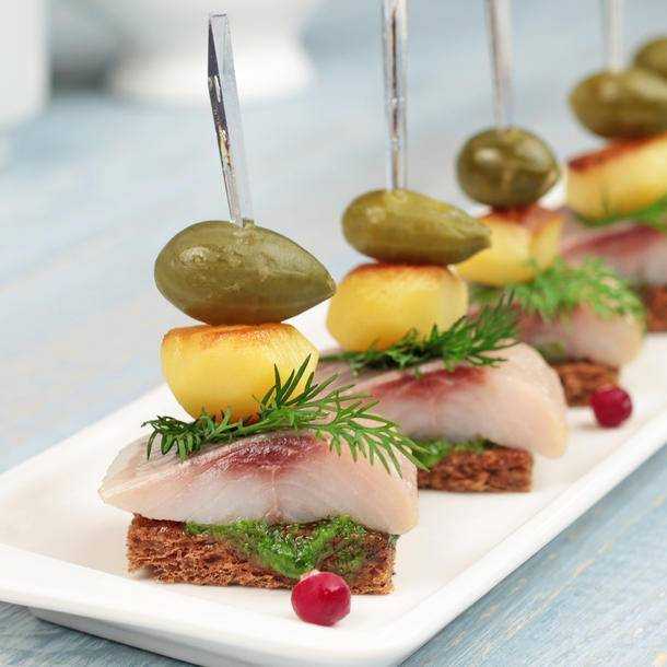 Бутерброды с селёдкой, простые и вкусные рецепты бутербродов на праздничный стол