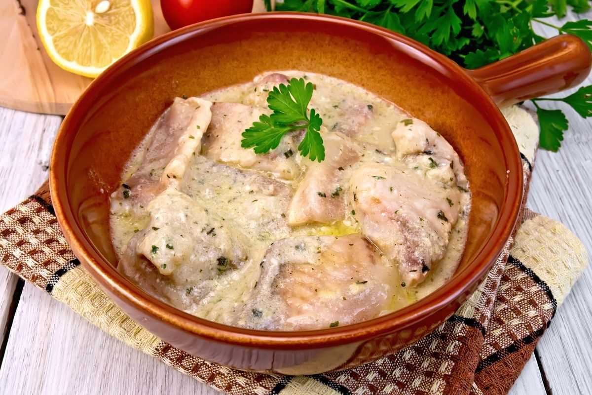 Рыба с морковью и луком - как вкусно готовить жареную или тушеную с картофелем, в томате или сметане