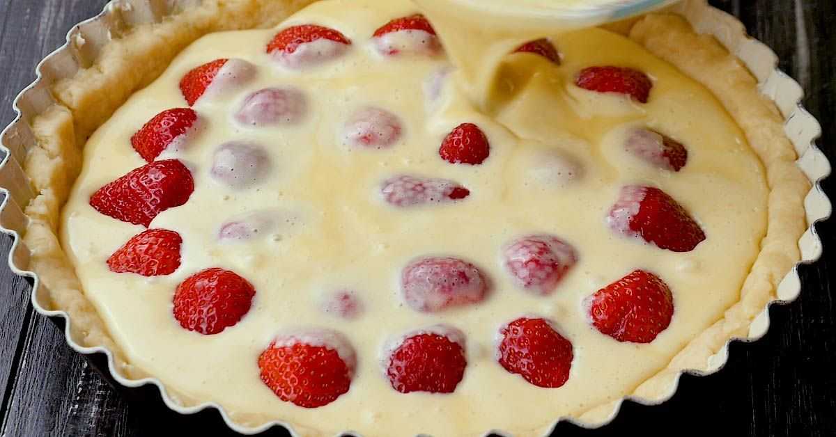Творожный пирог с клубникой в духовке – 9 самых вкусных и простых рецептов