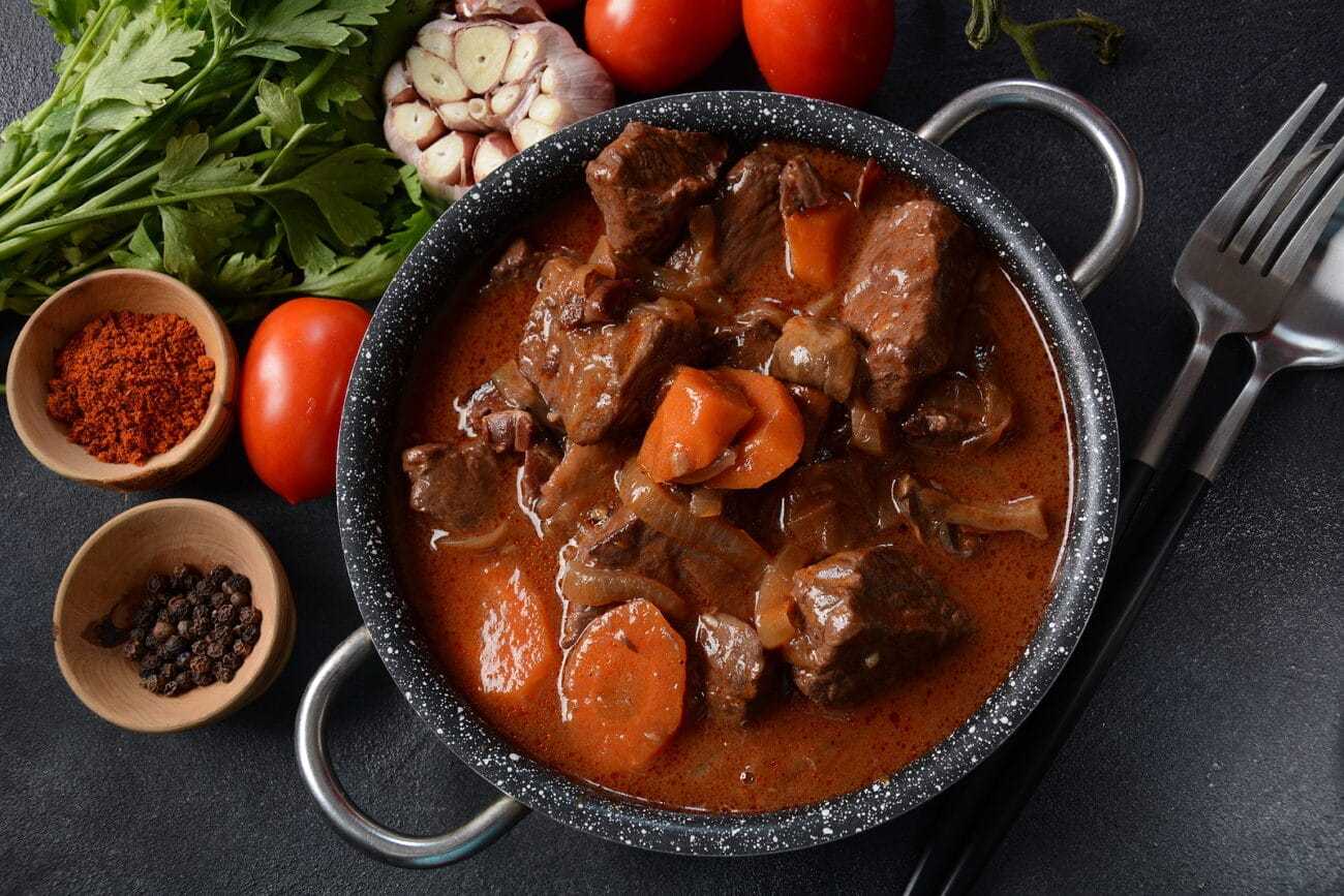 Жаркое из говядины с картошкой