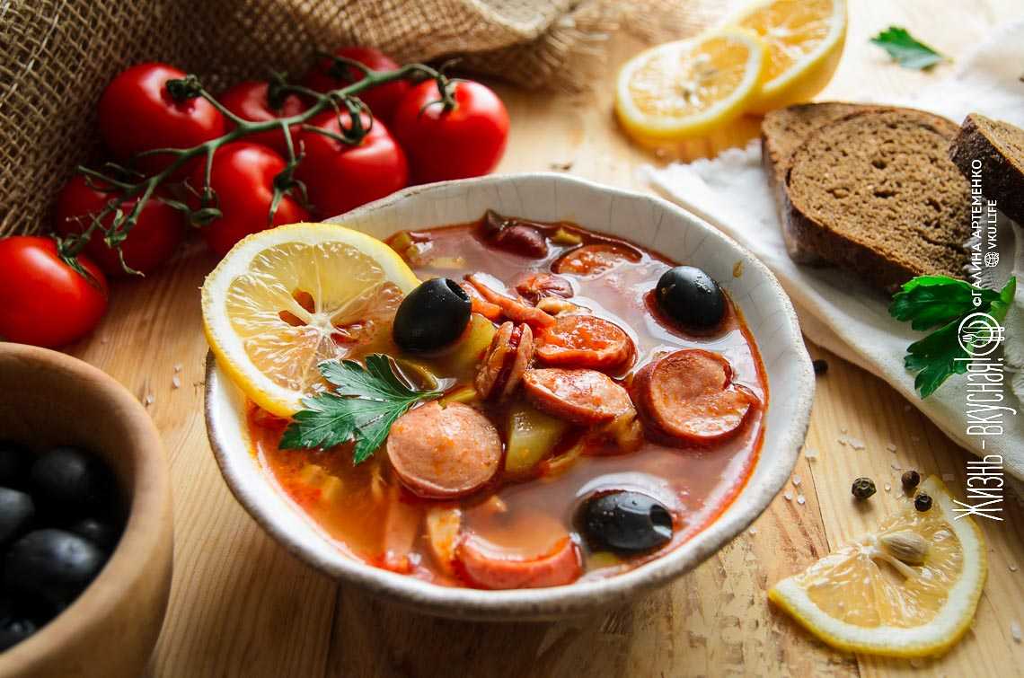Сборная мясная солянка по классическим рецептам с колбасой