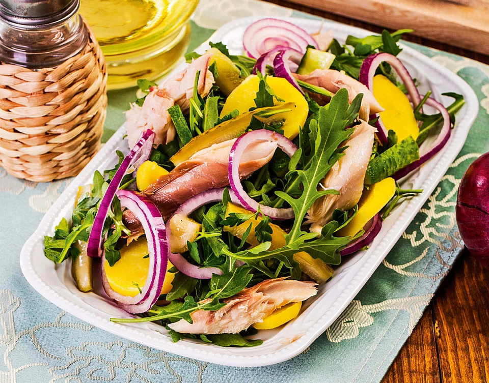 4 обалденно вкусных салатов из скумбрии