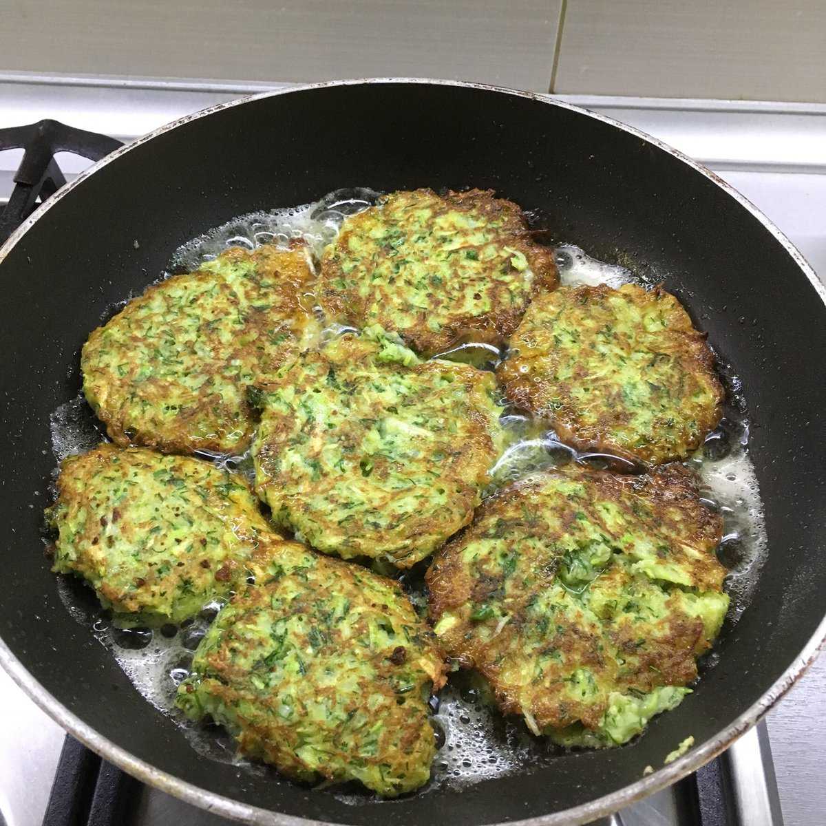 Оладьи из кабачков – 9 самых вкусных рецептов