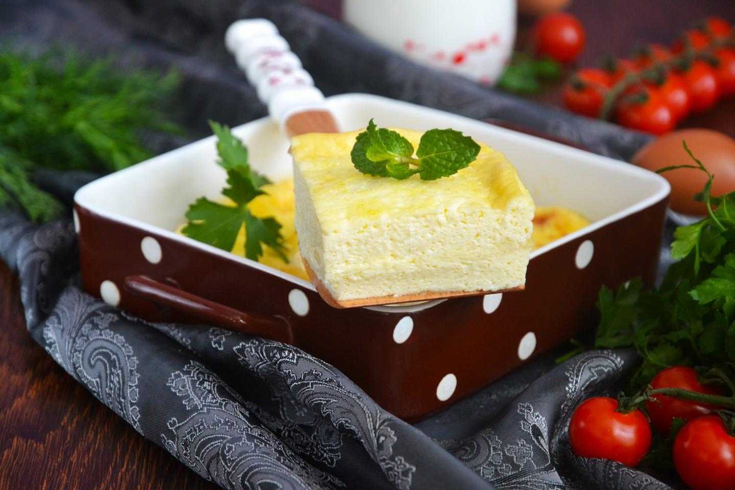 Рецепты вкусного и пышного омлета — 11 рецептов омлета на сковороде и в духовке