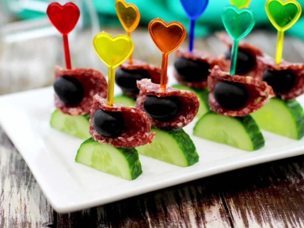 Канапе для фуршета на праздничный стол (простые и вкусные рецепты канапе на шпажках)