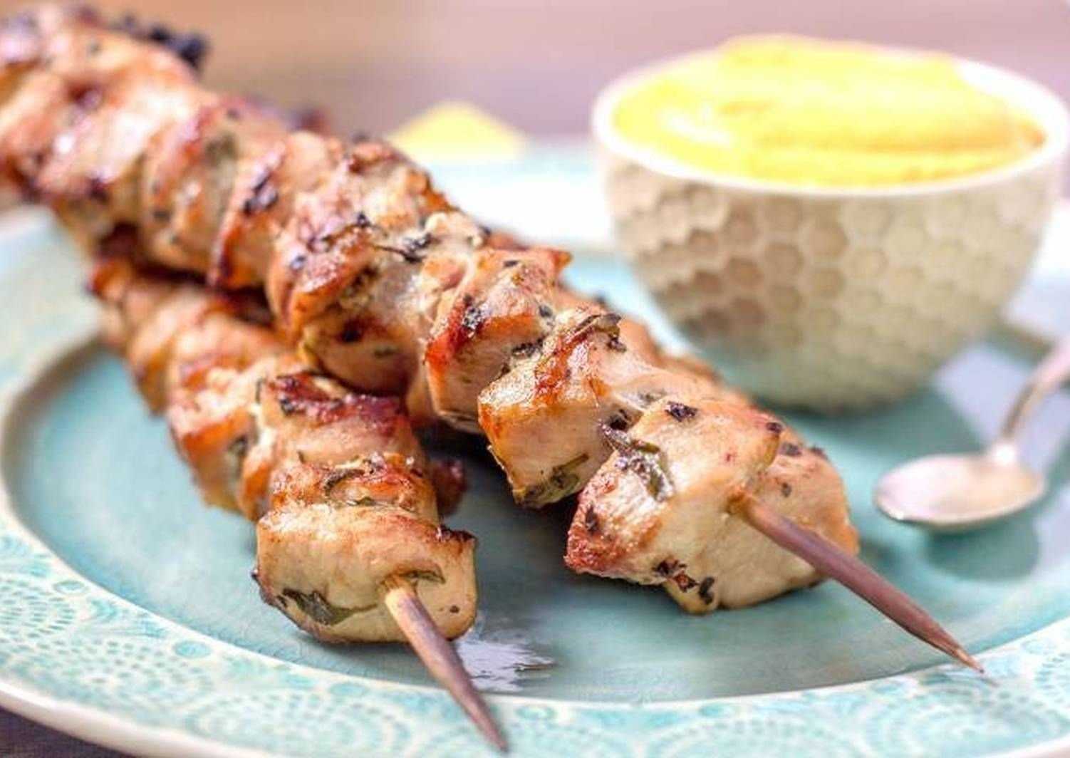 12 рецептов сочного куриного шашлыка на шпажках в духовке