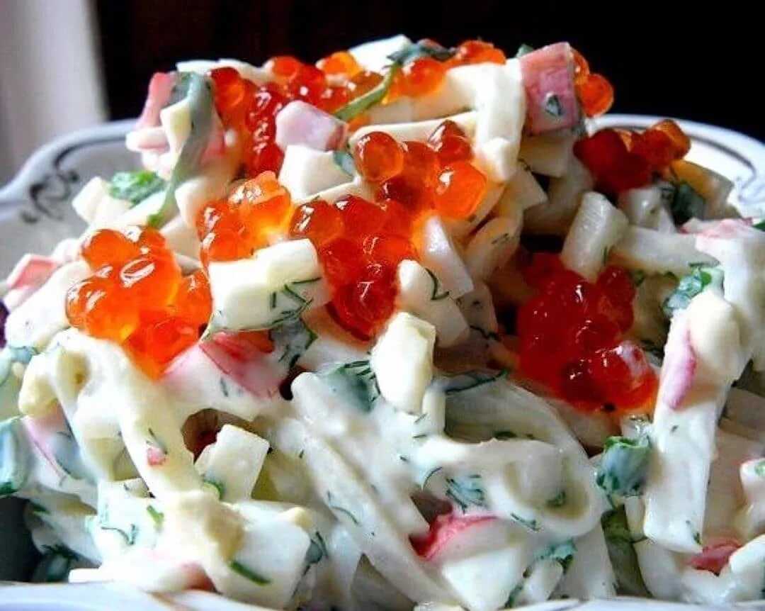 Самые вкусные салаты с кальмарами (12 простых рецептов)