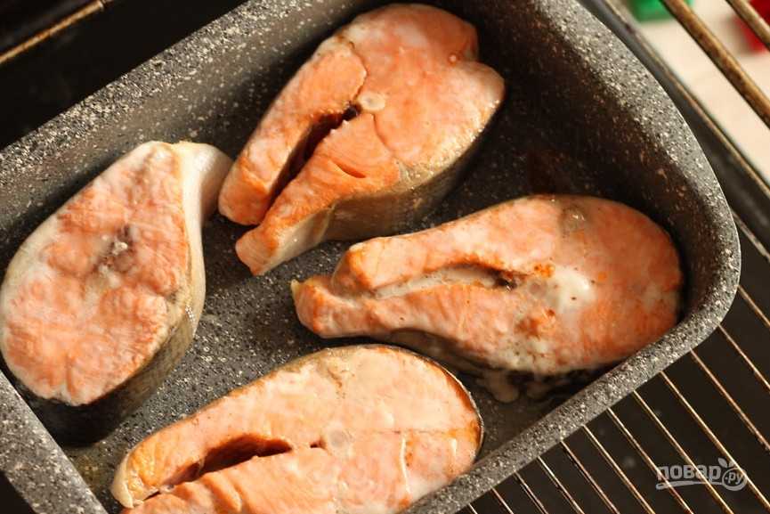 Запеченный лосось в духовке: топ-5 вкусных рецептов