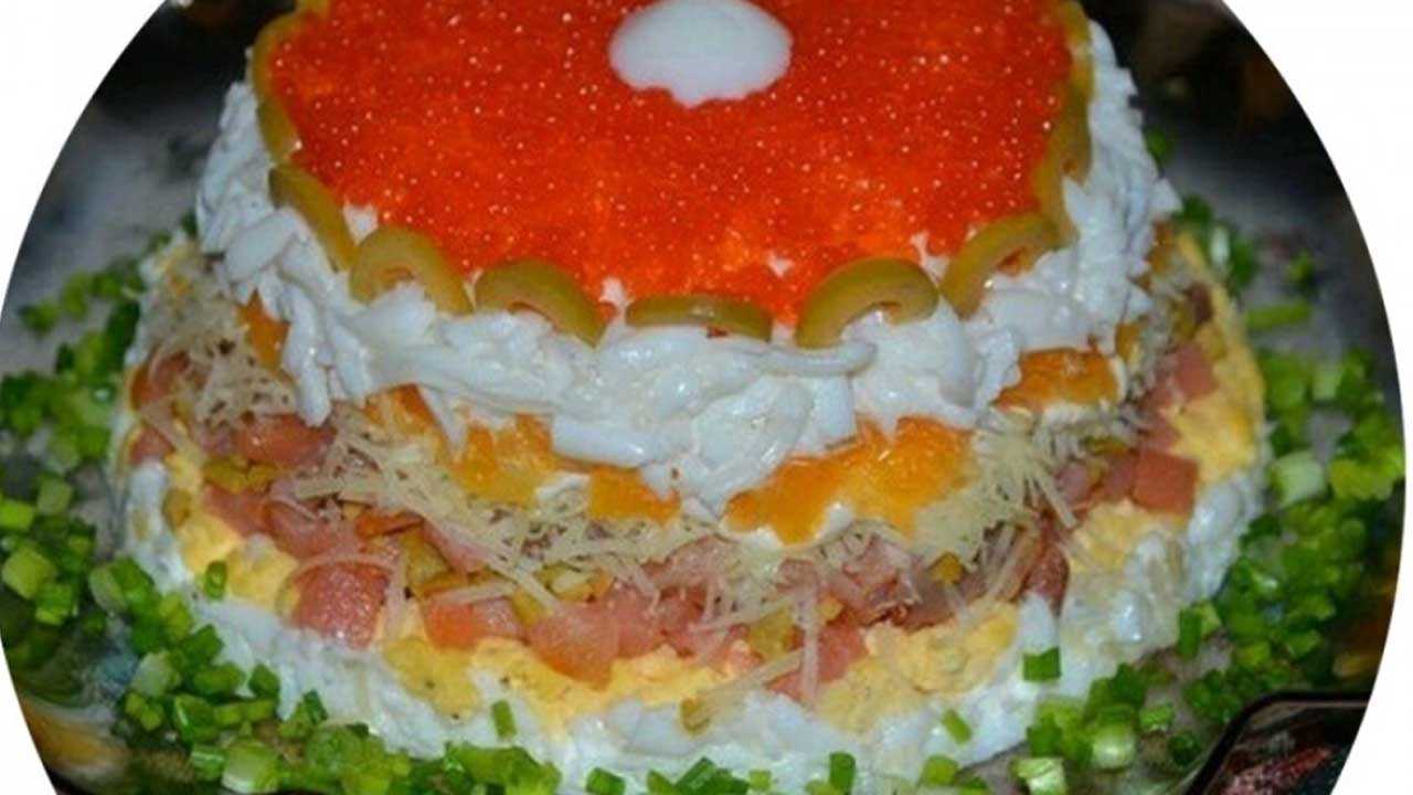 Салат с лососем