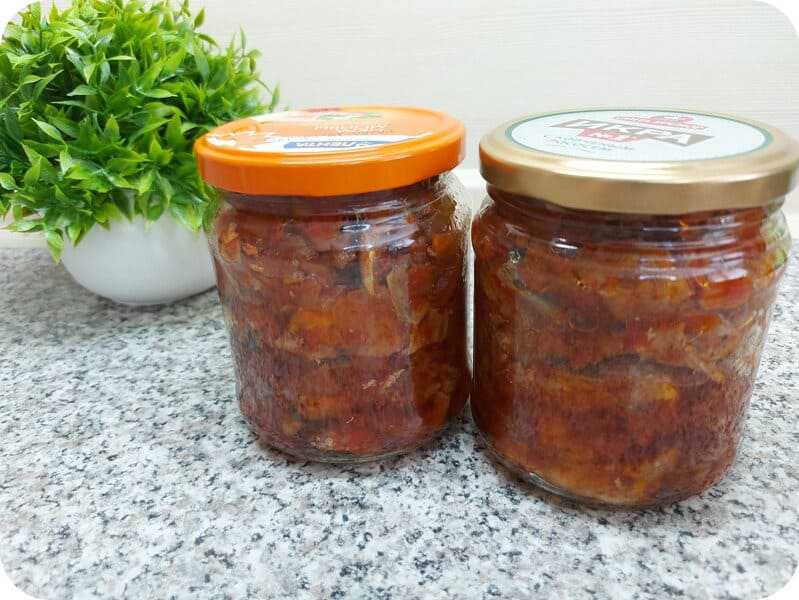 Рыба в томате с морковью и луком – 4 рецепта приготовления в духовке и мультиварке