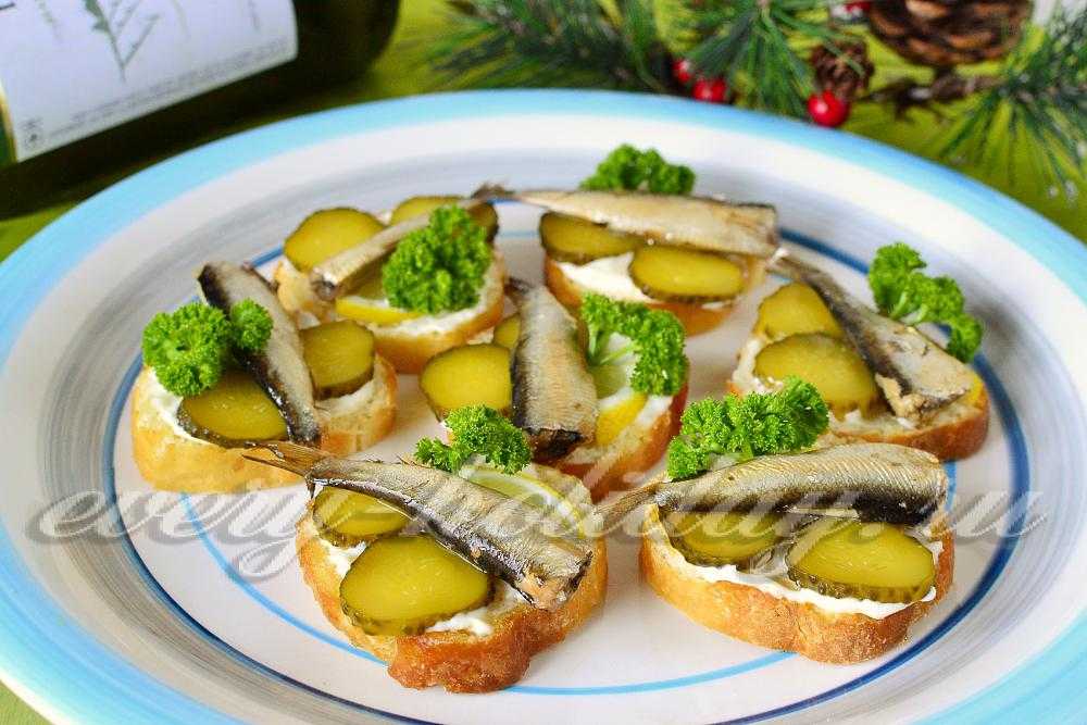 Бутерброды со шпротами на праздничный стол - простые и вкусные рецепты