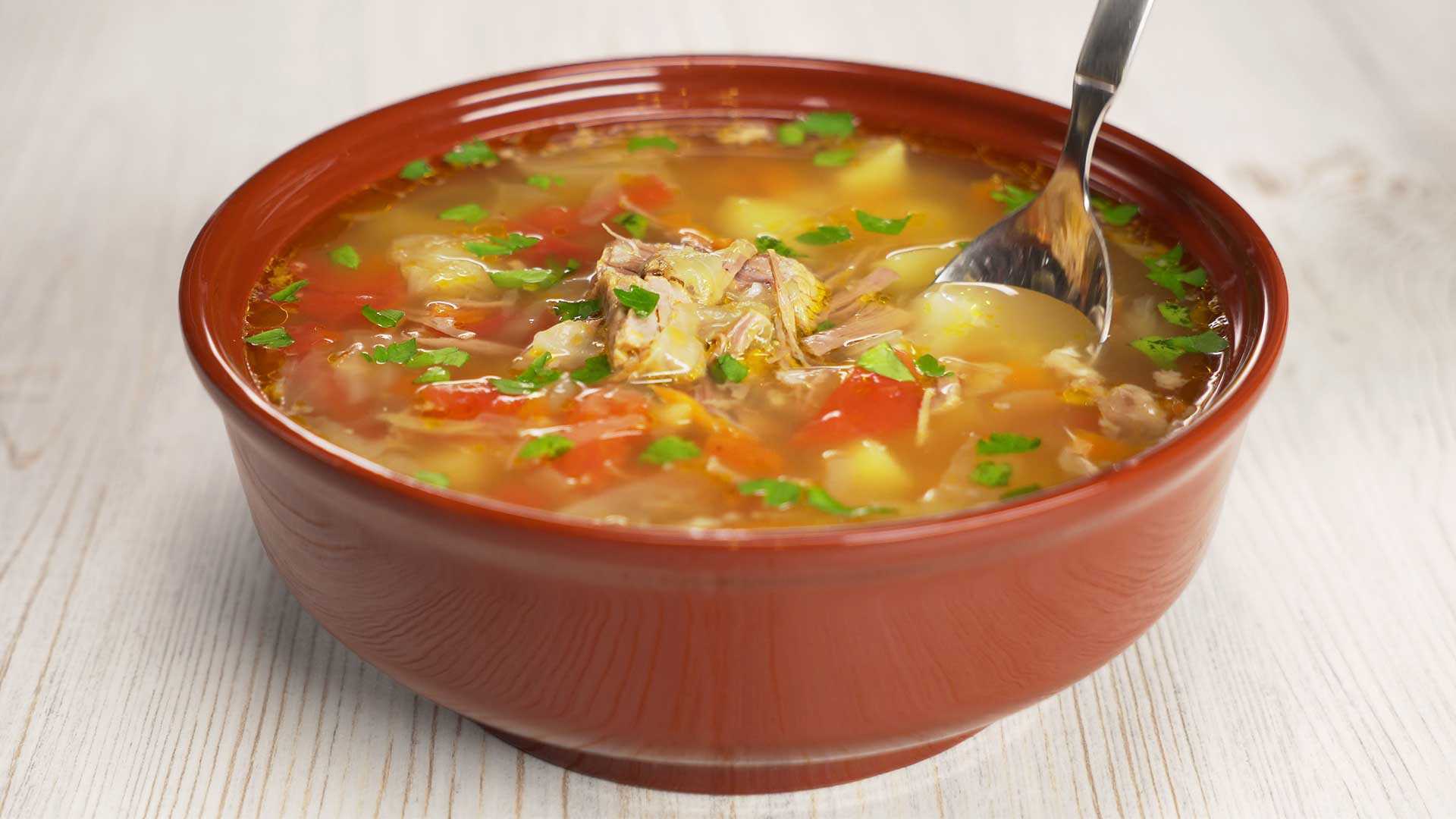 Классические щи из свежей капусты, квашеной с грибами