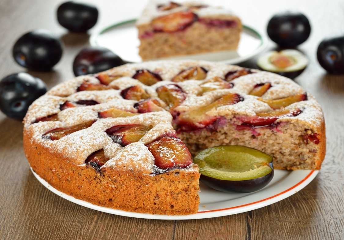 Пирог со сливами быстро и вкусно: 7 рецептов с фото пошагово