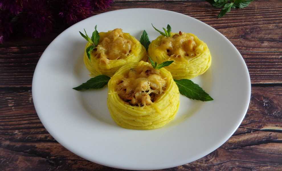 Картофельные гнезда с курицей рецепт с фото пошагово - 1000.menu