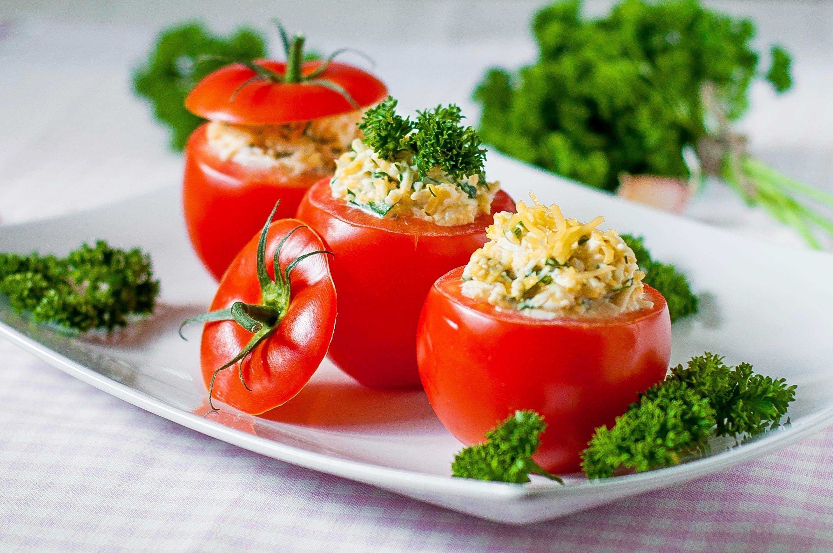 Фаршированные помидоры: рецепт пошагово с мясным фаршем, сыром и чесноком, морковью, в духовке и мультиварке