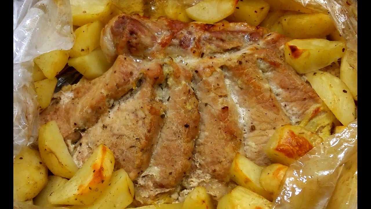 Сочная свинина в духовке: 10 вкусных рецептов