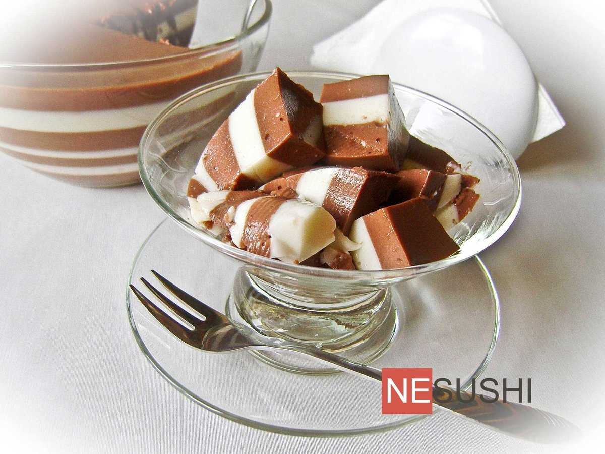Желе из сметаны с клубникой