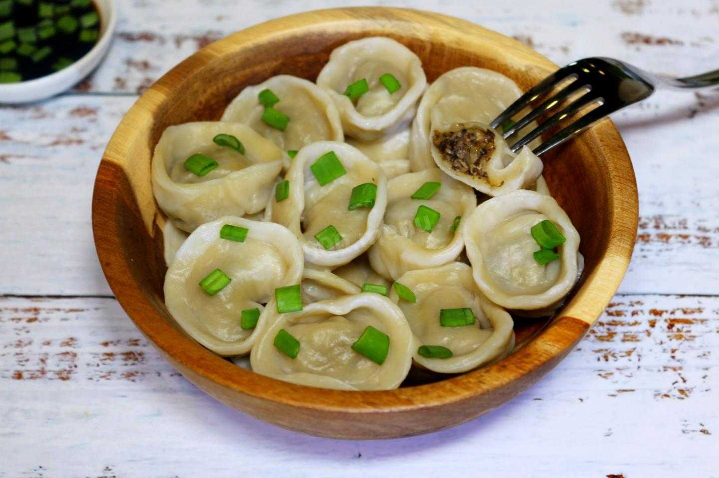 Рецепт приготовления пельменей в горшочках в духовке