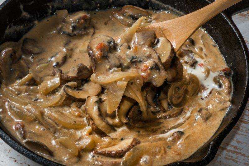 Бефстроганов из свинины - 15 быстрых и вкусных рецептов