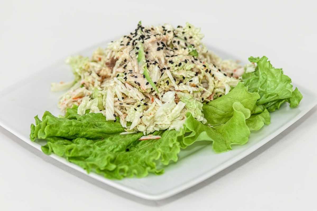Салат из капусты с куриной грудкой, простые рецепты вкусного салата