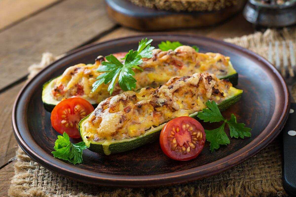 Рулетики из кабачков с куриной грудкой