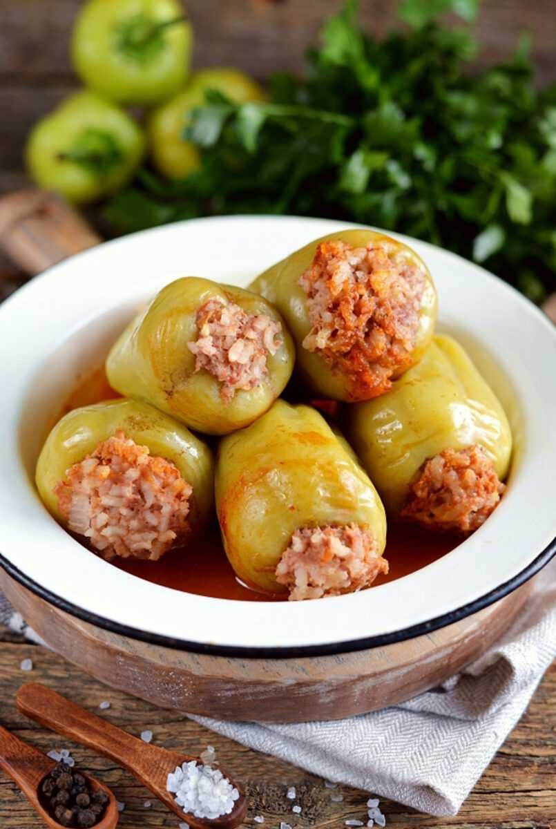 Фаршированный перец с мясом и рисом: 6 самых вкусных рецептов