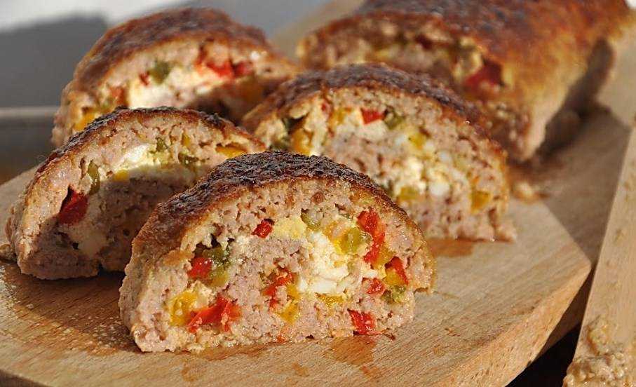 Мясной рулет из фарша с начинкой — 13 рецептов пошагово