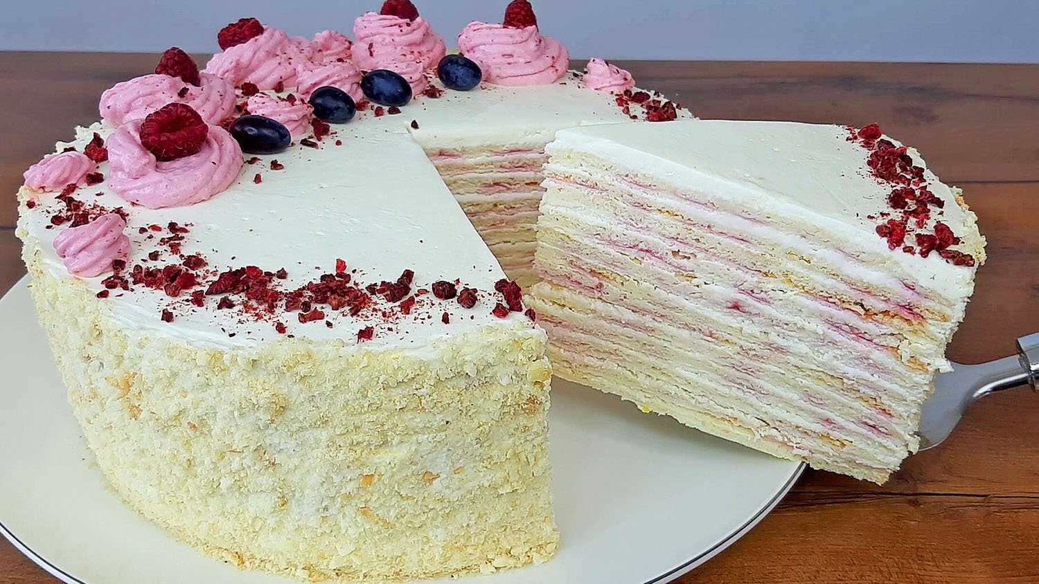 Самый лучший торт медовик - классические рецепты со сметанным кремом