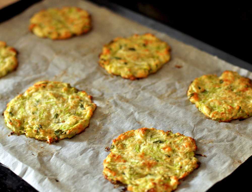 Пышные оладьи из кабачков: 5 самых вкусных рецептов