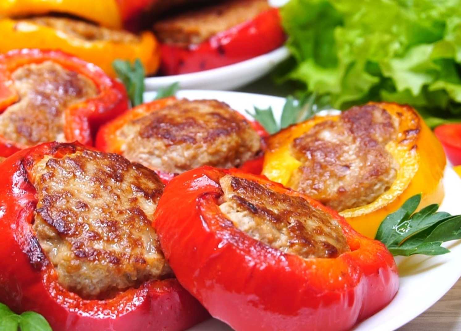 Фаршированные перцы запеченные в духовке - 9 самых вкусных рецептов