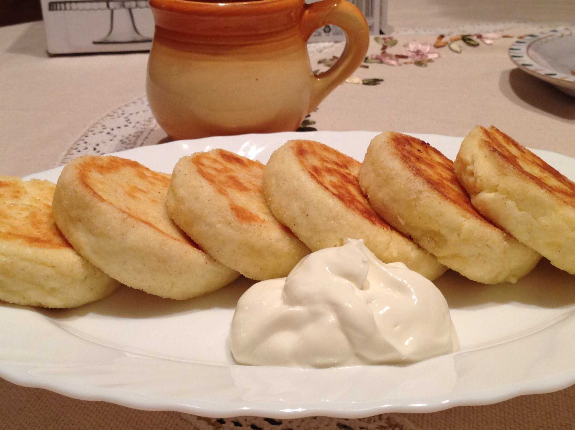 Пышные сырники с манкой на сковороде рецепт фото пошагово и видео - 1000.menu